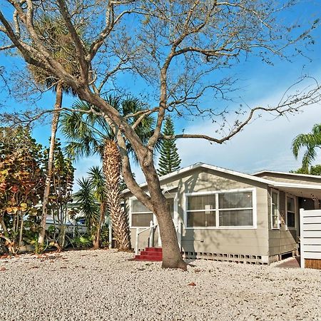 Treasure Island Cottage, Near Boardwalk And Beach! St. Pete Beach Exterior photo